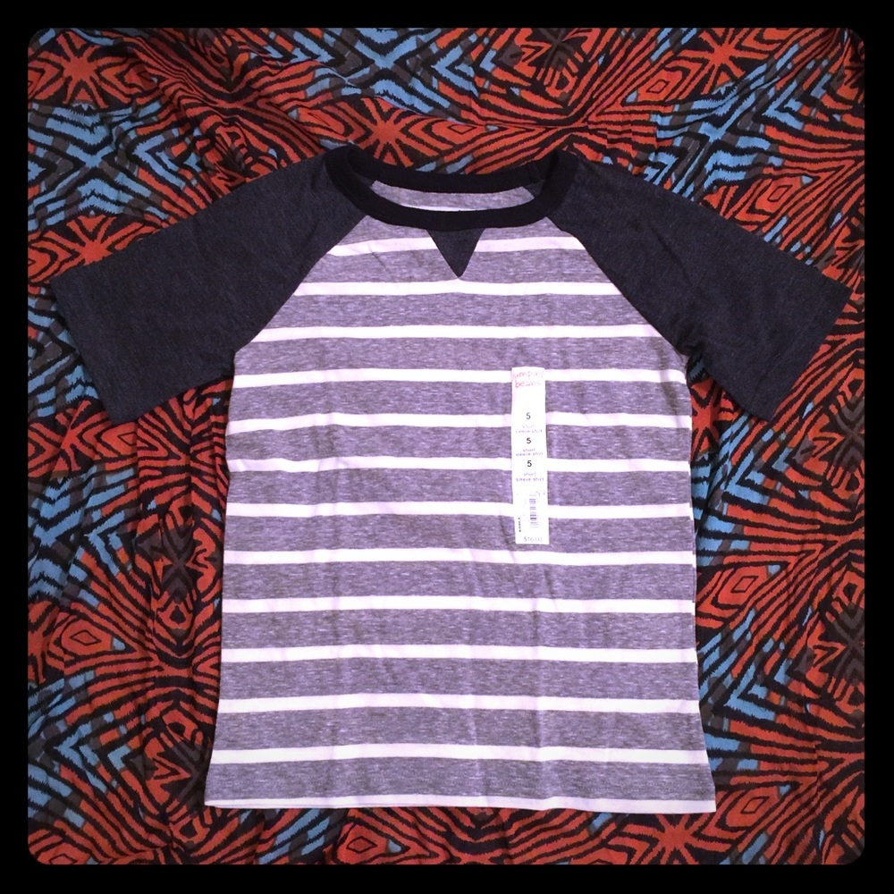 🍀4/$20 NWT gray striped boys tee